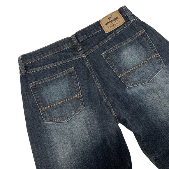 EUC Men’s Wrangler Authentic Jeans - Picture 8 of 8